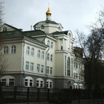 Храм Петра, митрополита Крутицкого при Свято-Петровской гимназии, г. Москва
