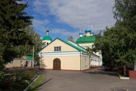 Кафедральный собор Сергия Радонежского, Успения Пресвятой Богородицы, Тихвинской иконы Божией Матери и Серафима Саровского (Свято-Сергиевский Кафедральный собор)
